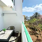 דירה Silent With Cozy Terrace And Ocean View ארונה