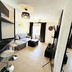 Silent With Cozy Terrace And Ocean View דירה