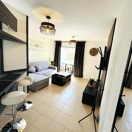 Silent With Cozy Terrace And Ocean View Apartamento