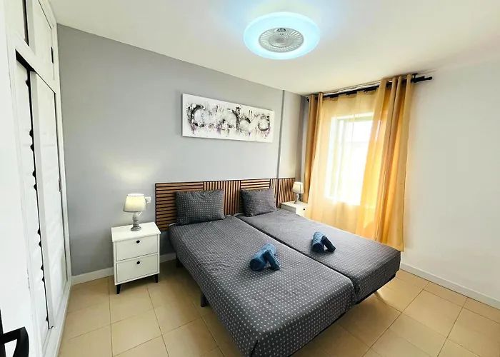 Silent With Cozy Terrace And Ocean View 阿罗纳