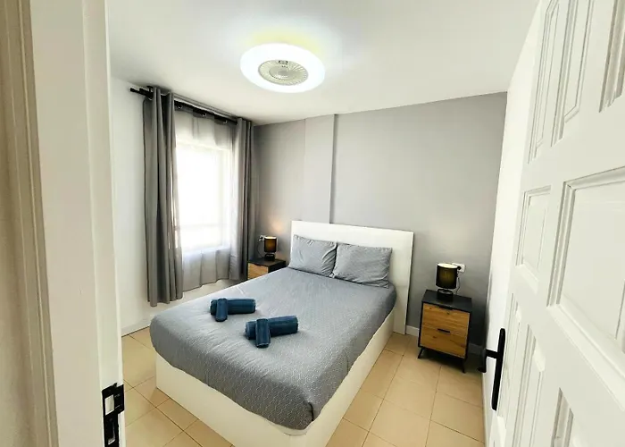 Silent With Cozy Terrace And Ocean View Lejlighed