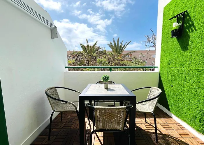 Silent With Cozy Terrace And Ocean View 公寓 阿罗纳