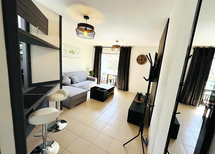 Silent With Cozy Terrace And Ocean View Lejlighed