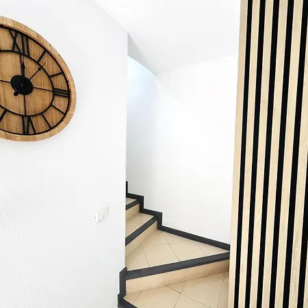 Silent With Cozy Terrace And Ocean View *